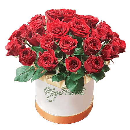 Червоні троянди в капелюшної коробки