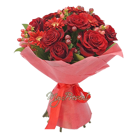 Букет з червоних троянд, гербер та гіперикуму