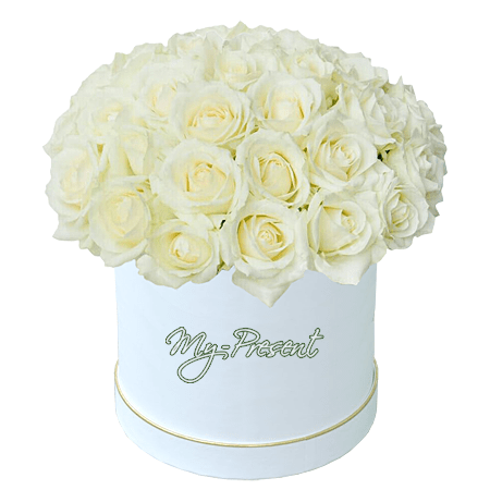 Білі троянди в капелюшної коробки