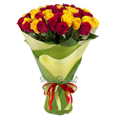 Букет з червоних та жовтих троянд (70-80 см.) оформлений у фетр